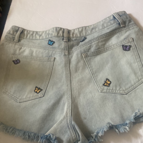 Forever 21 100 percent butterfly jean shorts - Picture 5 of 7